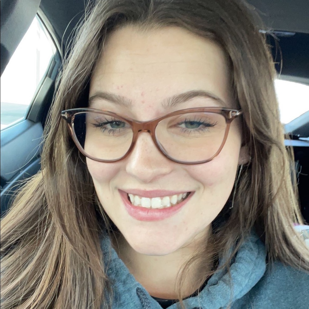 Meet your Posher, Emilee